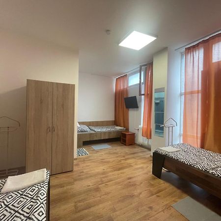 Alom Vendeghaz Hotel Dunaújváros Buitenkant foto