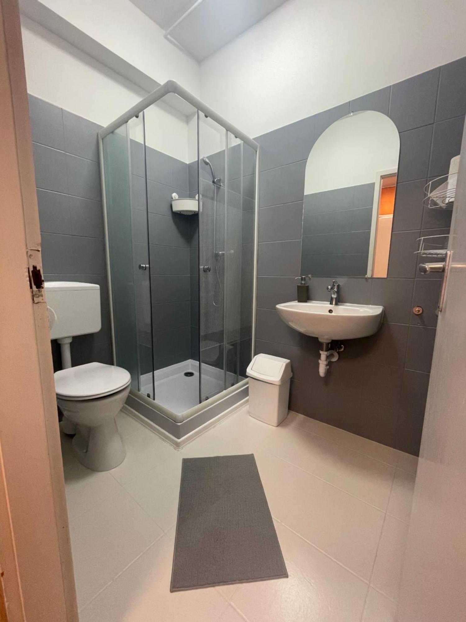 Alom Vendeghaz Hotel Dunaújváros Buitenkant foto