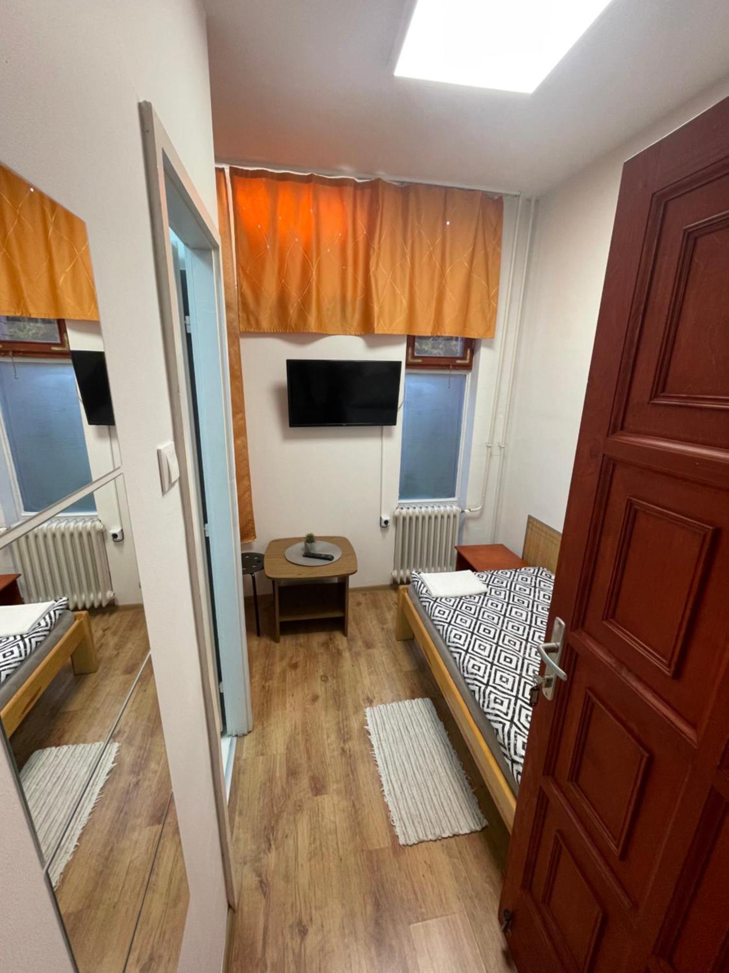 Alom Vendeghaz Hotel Dunaújváros Buitenkant foto