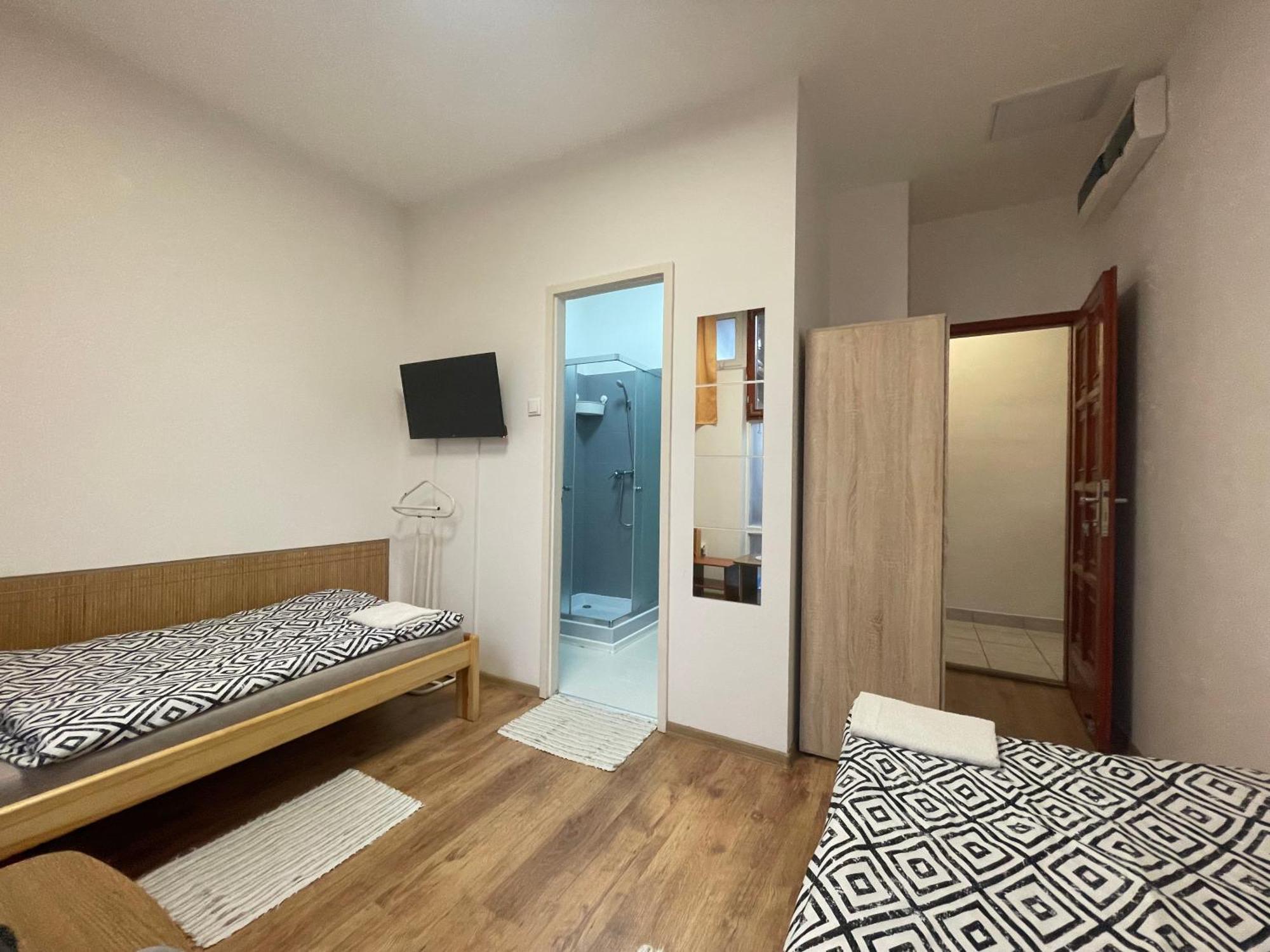 Alom Vendeghaz Hotel Dunaújváros Buitenkant foto