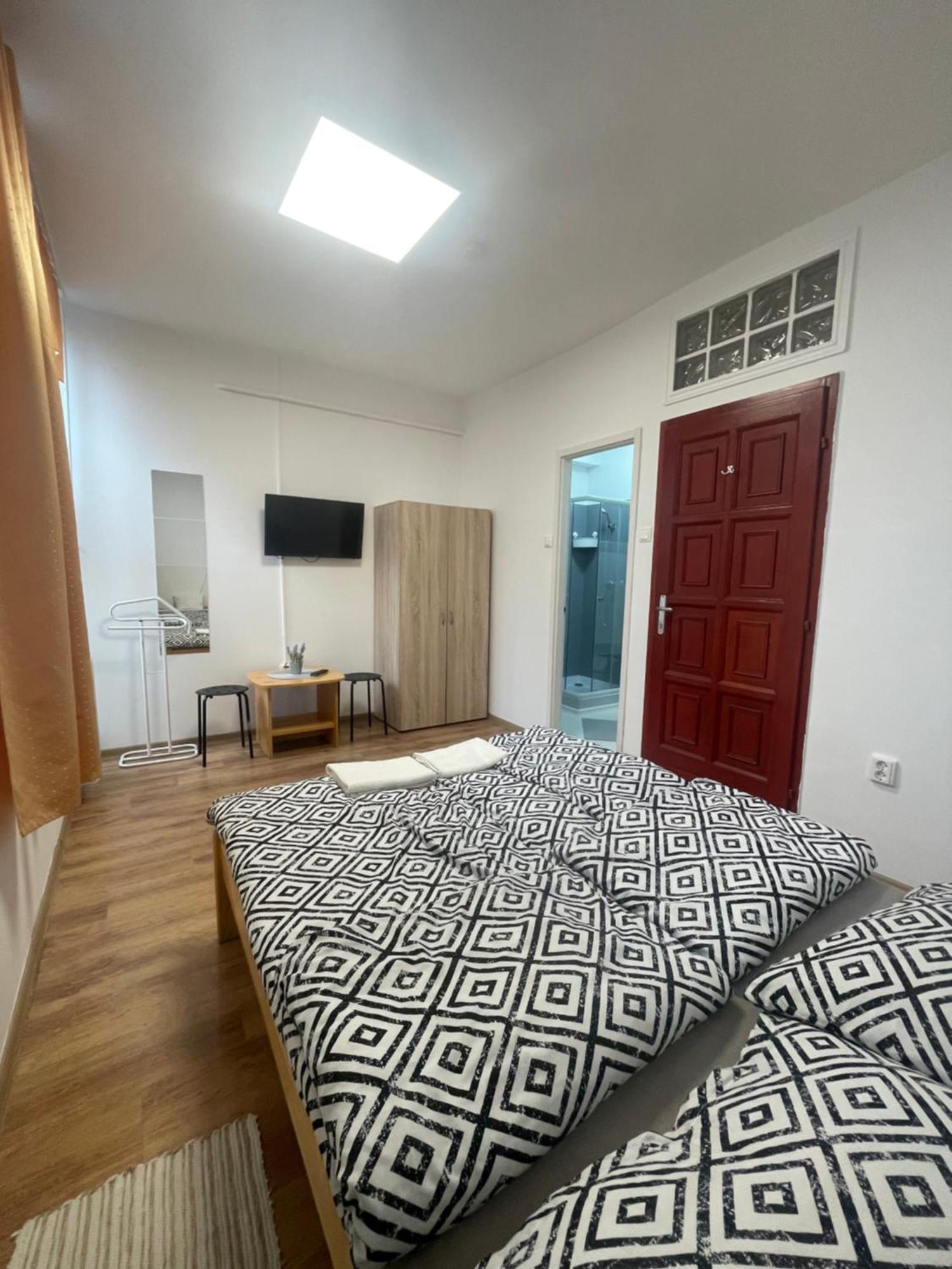 Alom Vendeghaz Hotel Dunaújváros Buitenkant foto