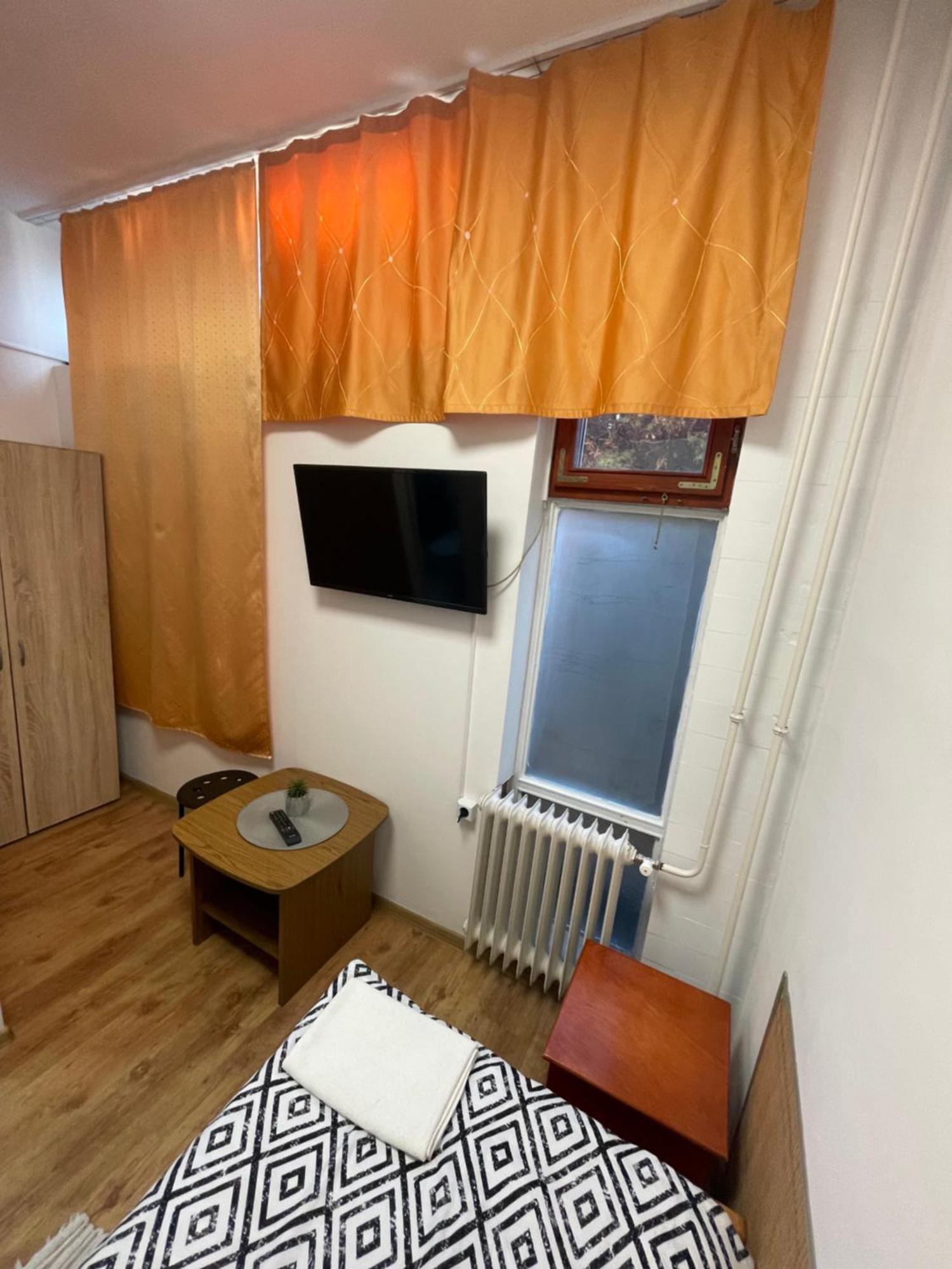 Alom Vendeghaz Hotel Dunaújváros Buitenkant foto