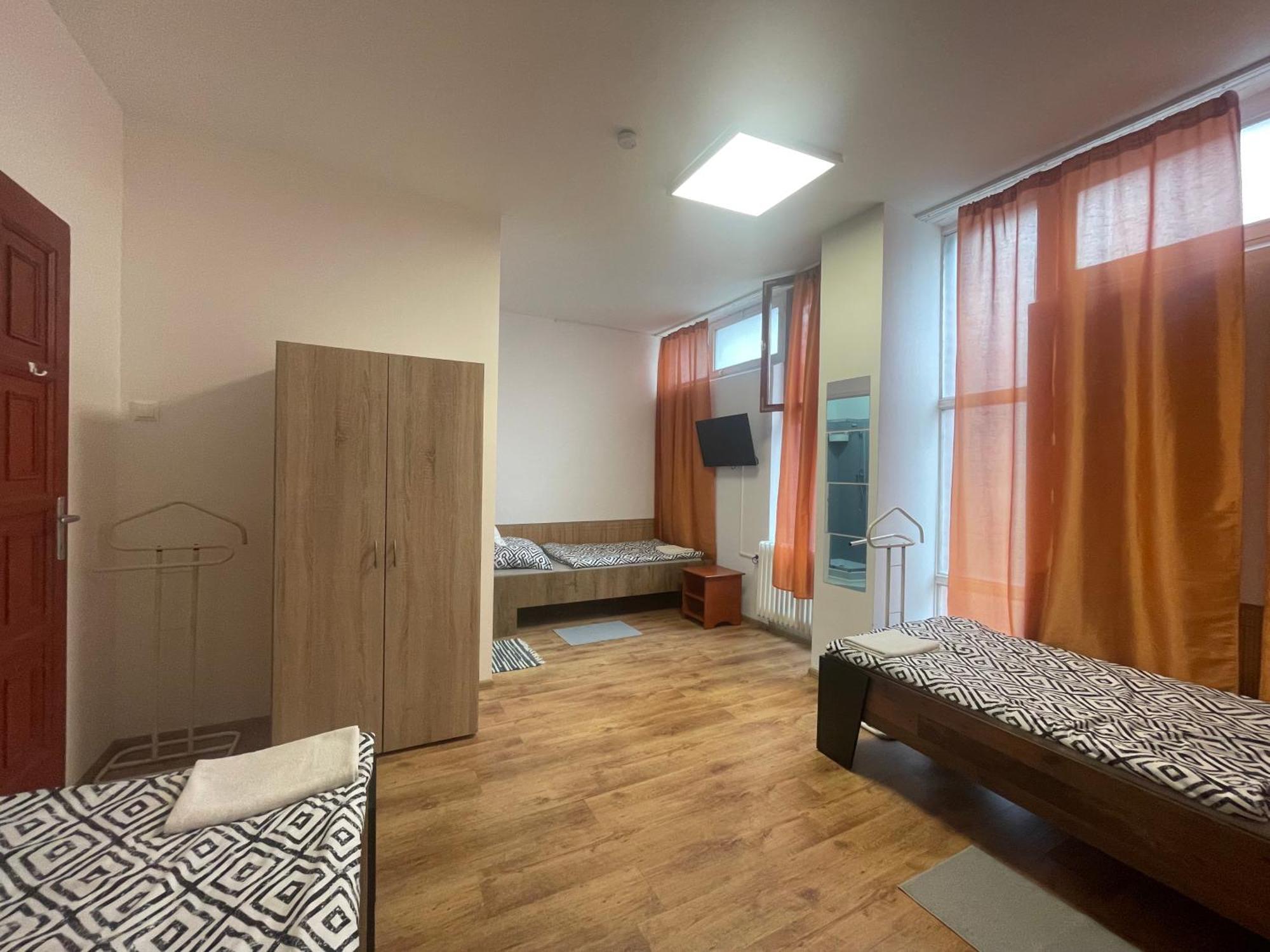 Alom Vendeghaz Hotel Dunaújváros Buitenkant foto