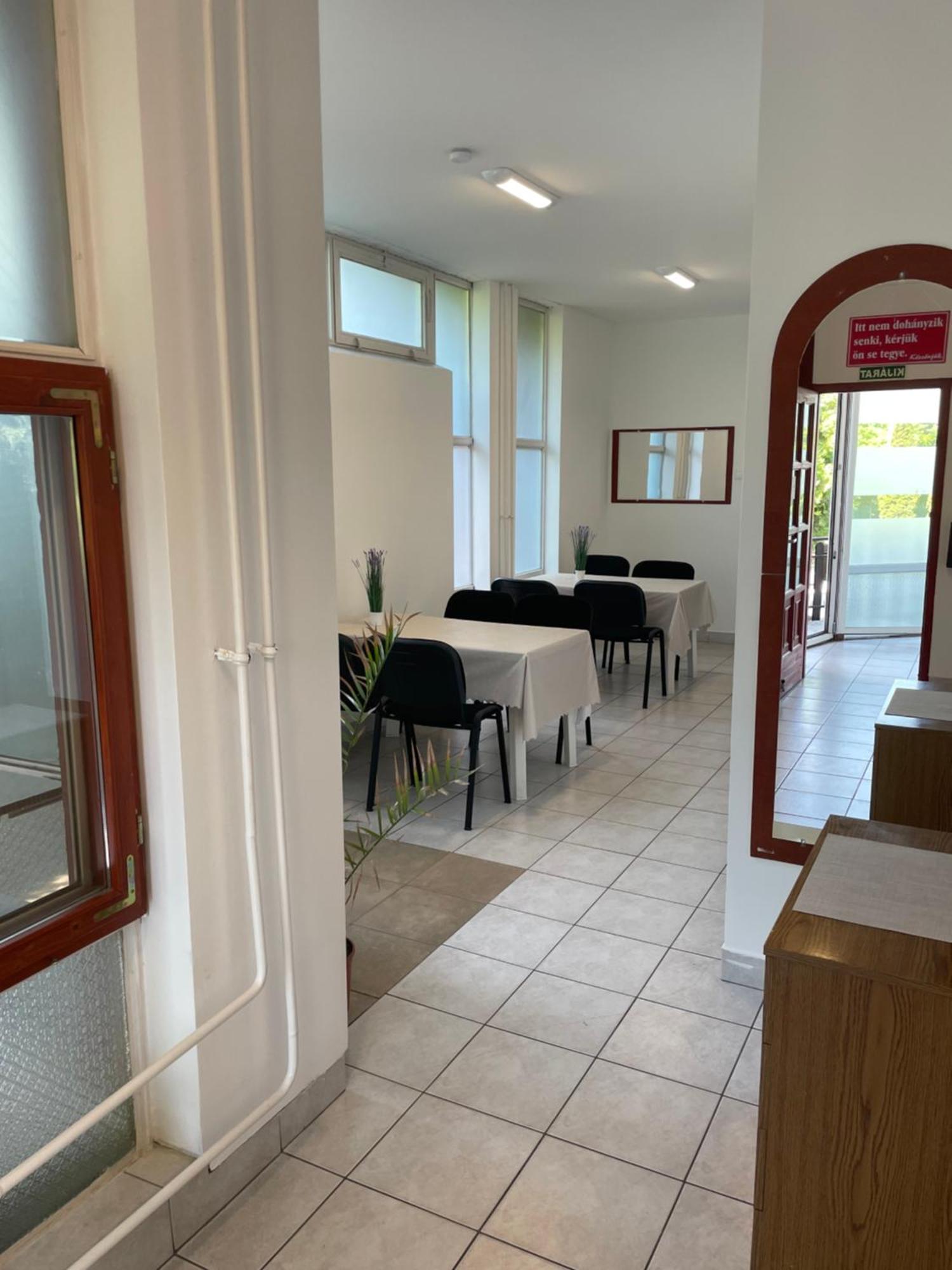 Alom Vendeghaz Hotel Dunaújváros Buitenkant foto
